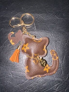 Keychain Designer-Style Brown Cat Keychain with Gold Hardware, FASHION, New (SS)